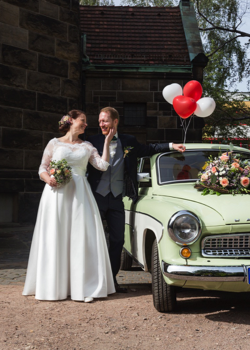 Standesamt Kirche Versöhnungskirche Dresden Hochzeit wedding church wartburg car hochzeitsauto