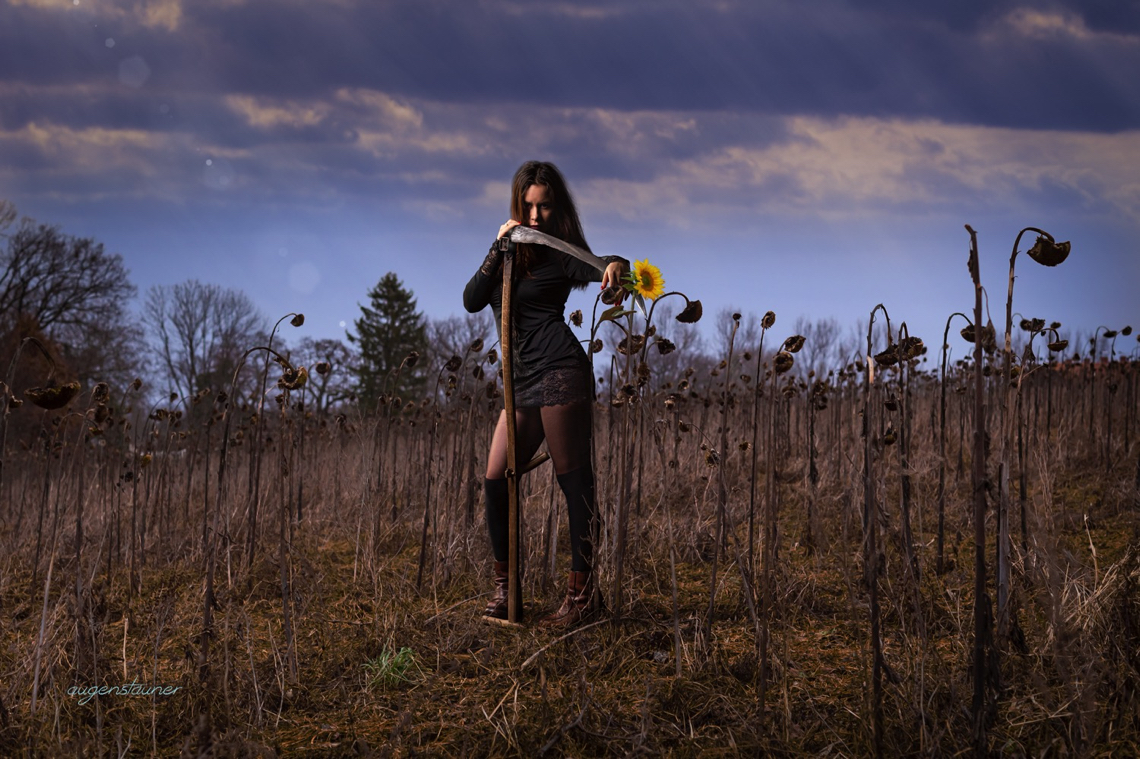 Selena King in the field by augenstauner